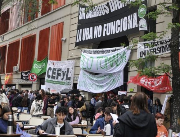 Estudiantes movilizados contra el veto a la Ley de Financiamiento Universitario