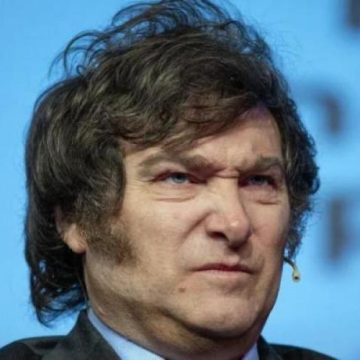 Milei cometió un insólito error al criticar a una universidad y desató burlas en redes