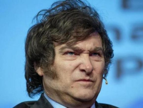 Milei cometió un insólito error al criticar a una universidad y desató burlas en redes