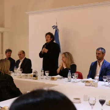 Milei se reúne con gobernadores peronistas disidentes para consolidar alianzas en el Congreso