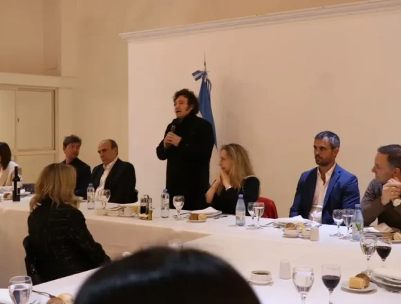 Milei se reúne con gobernadores peronistas disidentes para consolidar alianzas en el Congreso