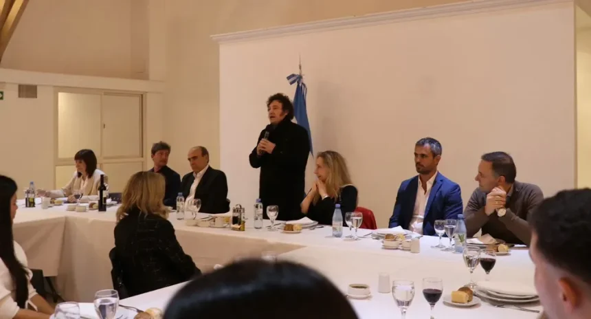 Milei se reúne con gobernadores peronistas disidentes para consolidar alianzas en el Congreso