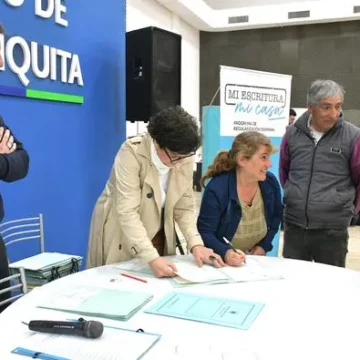 Mar Chiquita | más de 60 familias firmaron las escrituras de sus viviendas