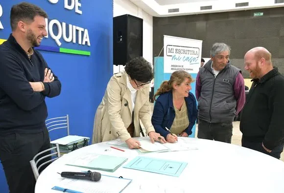 Mar Chiquita | más de 60 familias firmaron las escrituras de sus viviendas