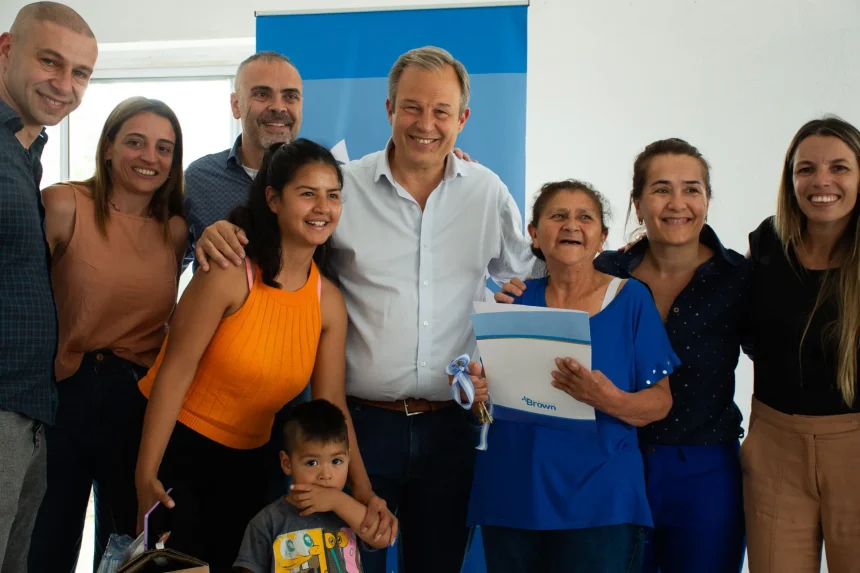 Almirante Brown | Se entregaron viviendas para adultos mayores