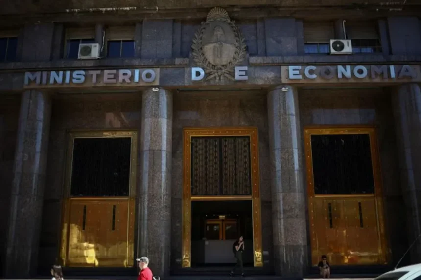 El superávit fiscal de 2024 se logró con un ajuste del gasto público sin precedentes