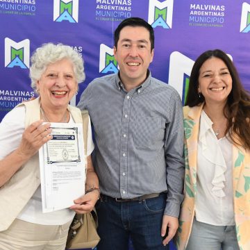 Malvinas Argentinas | Nardini hizo una nueva entrega de habilitaciones a comercios locales