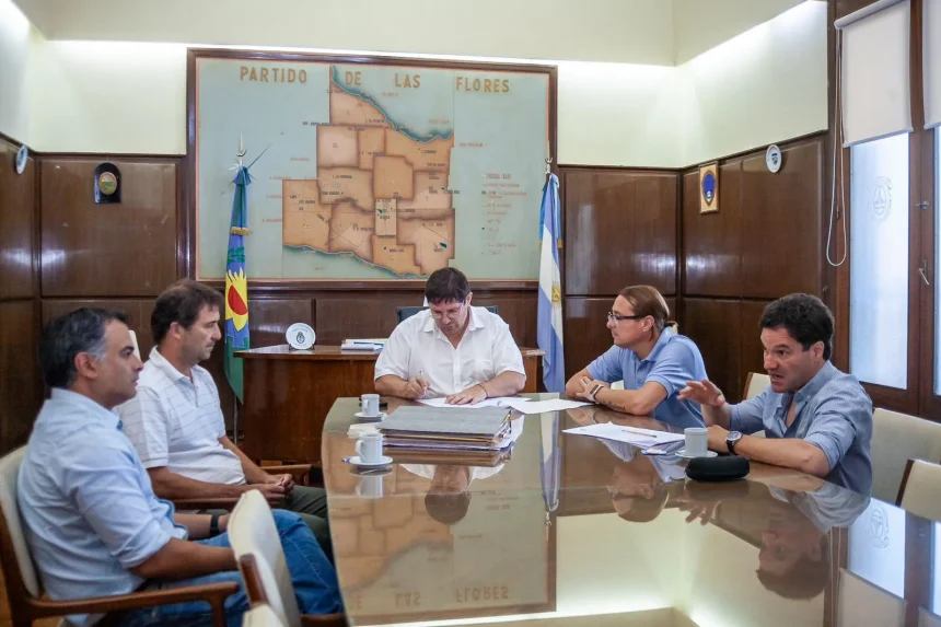 Las Flores | Se firmó contrato para finalizar la obra de la Escuela Primaria N°13