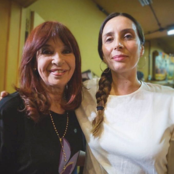 La nueva jefa de gabinete de Hurlingham acompañó a Cristina en el Congreso Educativo