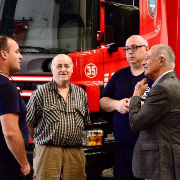 Santa Teresita | De Jesús entregó un subsidio a los Bomberos Voluntarios