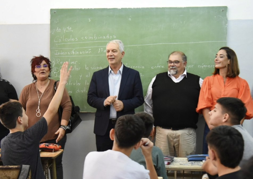La Plata | Alak supervisó el avance de las obras en escuelas de Villa Elvira
