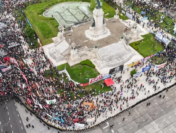 Francos acusó al kirchnerismo de desestabilizar el gobierno tras la represión en el Congreso