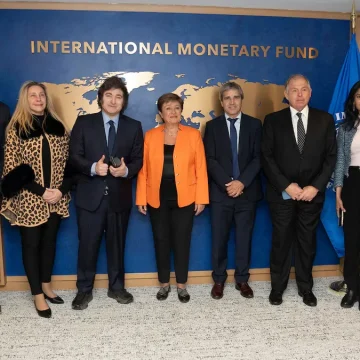Milei firma un DNU para abrir la puerta a un nuevo acuerdo con el FMI