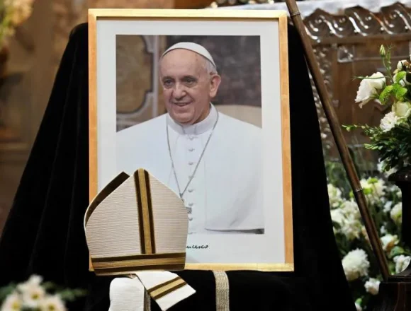 Diputados proponen instaurar un feriado nacional en homenaje al papa Francisco