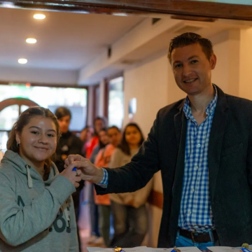 Leandro N. Alem | Ferraris entregó más de 300 becas para estudiantes