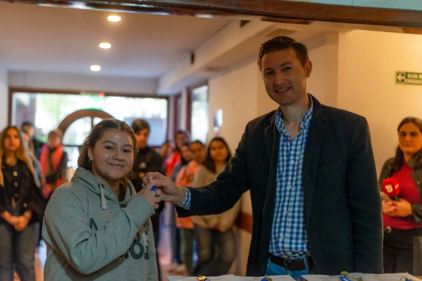 Leandro N. Alem | Ferraris entregó más de 300 becas para estudiantes