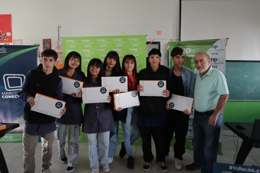 Marcos Paz | Se realizó la primera entrega de tablets para alumnos y alumnas de quinto año de escuelas públicas