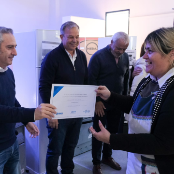 Almirante Brown | Entregaron equipamiento para comedores escolares