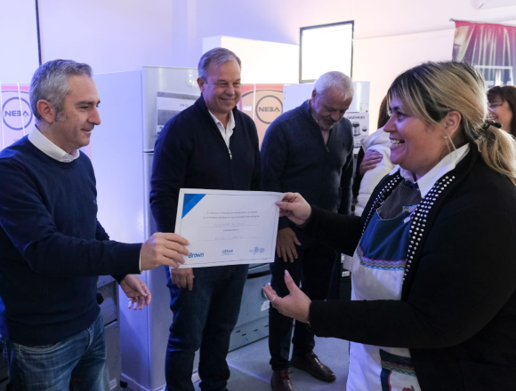 Almirante Brown | Entregaron equipamiento para comedores escolares