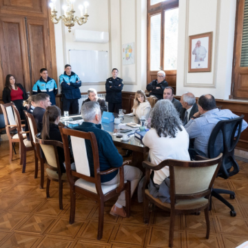Tres Arroyos | El Municipio firmó un convenio para construir viviendas para policías y abrió una oficina de la Caja de Retiros