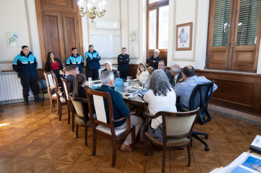 Tres Arroyos | El Municipio firmó un convenio para construir viviendas para policías y abrió una oficina de la Caja de Retiros