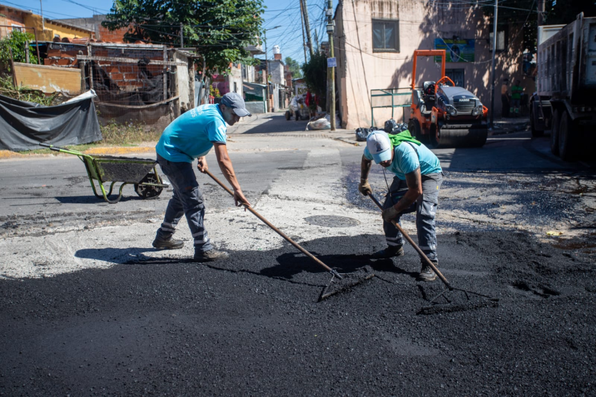 Lanús | Continúa el plan de pavimentación en Villa Obrera
