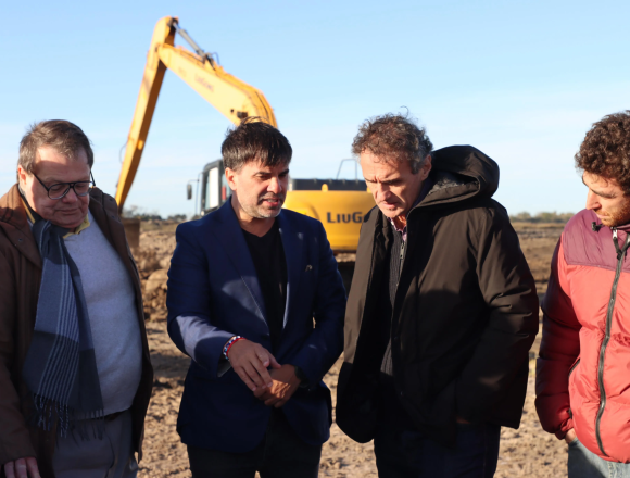 image Castelli | Echarren y Katopodis supervisaron el avance de las obras en la laguna “La Rosita”