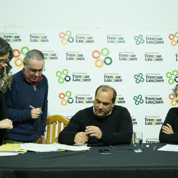 Trenque Lauquen | Recoulat encabezó la firma de escrituras y destacó el trabajo conjunto con Provincia