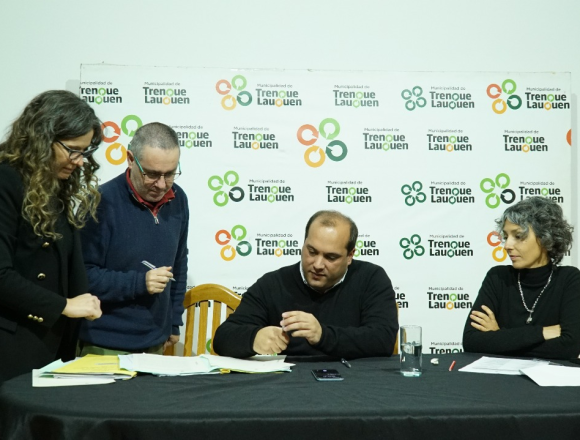 Trenque Lauquen | Recoulat encabezó la firma de escrituras y destacó el trabajo conjunto con Provincia