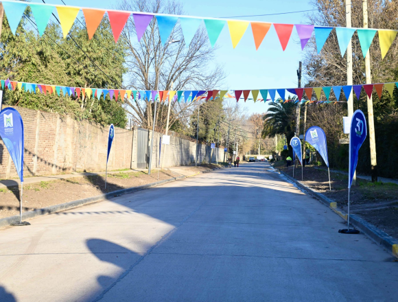 image Malvinas Argentinas | Nardini inauguró importantes pavimentaciones en Grand Bourg y Pablo Nogués