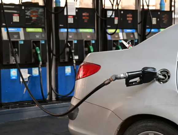 Alerta en los surtidores: el Gobierno confirmó un nuevo aumento en los impuestos al combustible