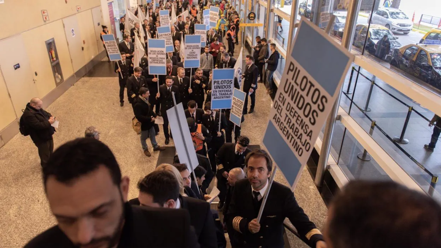 Paro de pilotos: se agrava el conflicto entre los gremios y el Gobierno antes de las vacaciones de invierno