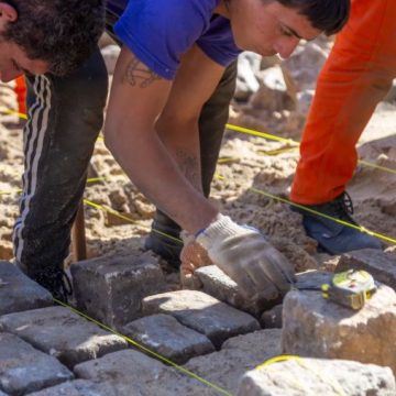 San Isidro | mejoras en jardines, escuelas y adoquinado histórico durante el receso invernal