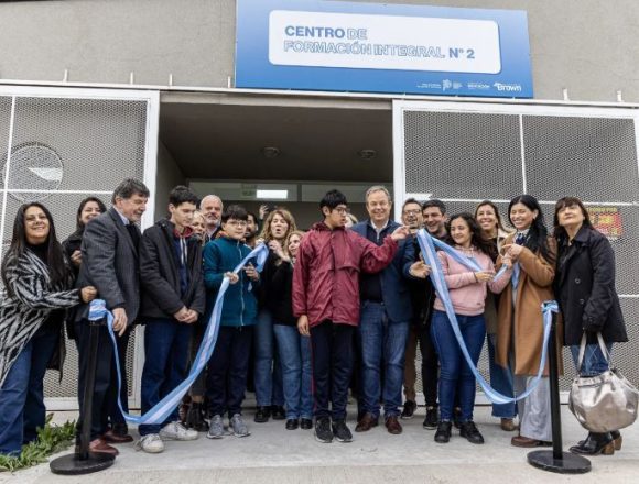 BAP2 Almirante Brown | Cascallares y Sileoni inauguraban dos nuevos edificios educativos en Glew