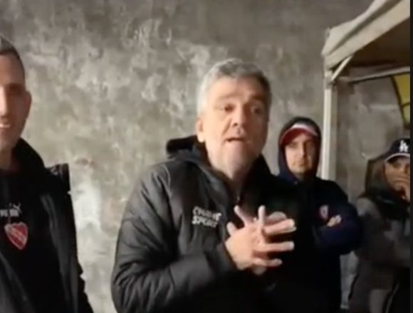 Hurlingham | Dinero en efectivo para romper carteles: se filtraron chats que exponen los vínculos de Zabaleta con barras de Independiente