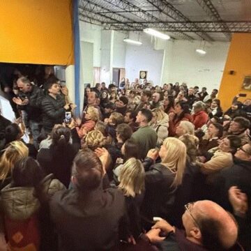 Castelli | Echarren celebró el triunfo electoral y el municipio entregó las primeras ayudas habitacionales