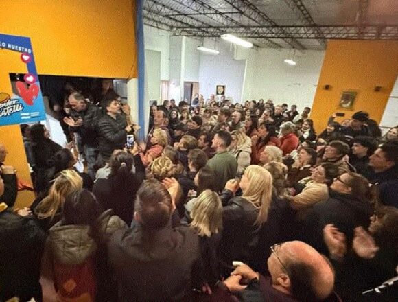 Castelli | Echarren celebró el triunfo electoral y el municipio entregó las primeras ayudas habitacionales