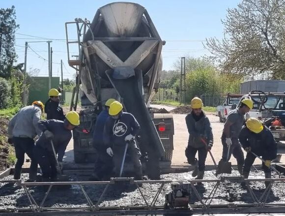 Rojas | avanzan obras de agua, cordón cuneta y pavimento en distintos barrios